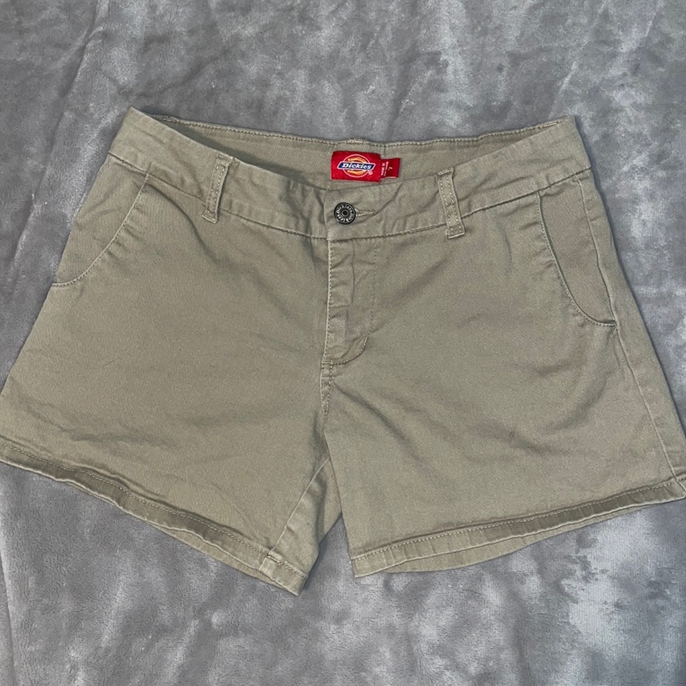 Tan, size 7 dickies shorts